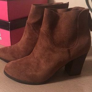 Size 6 1/2 brash heel